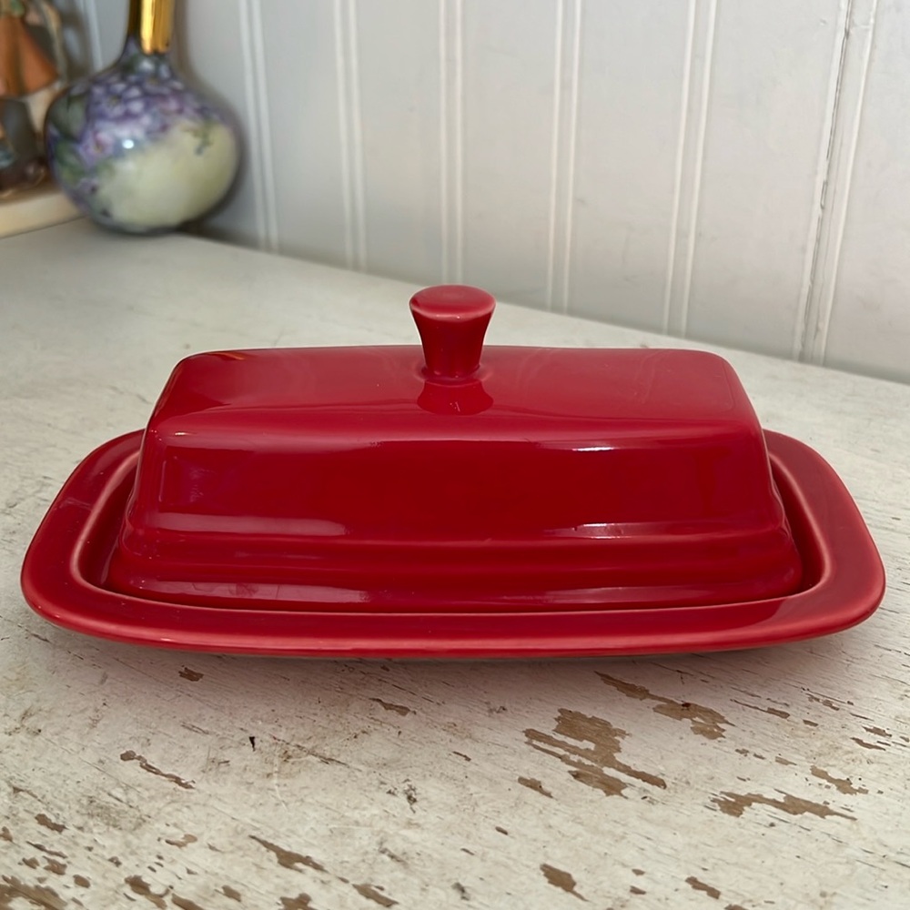 FIESTAWARE Scarlet Red retired covered butter dish!  Like new! Fiesta
